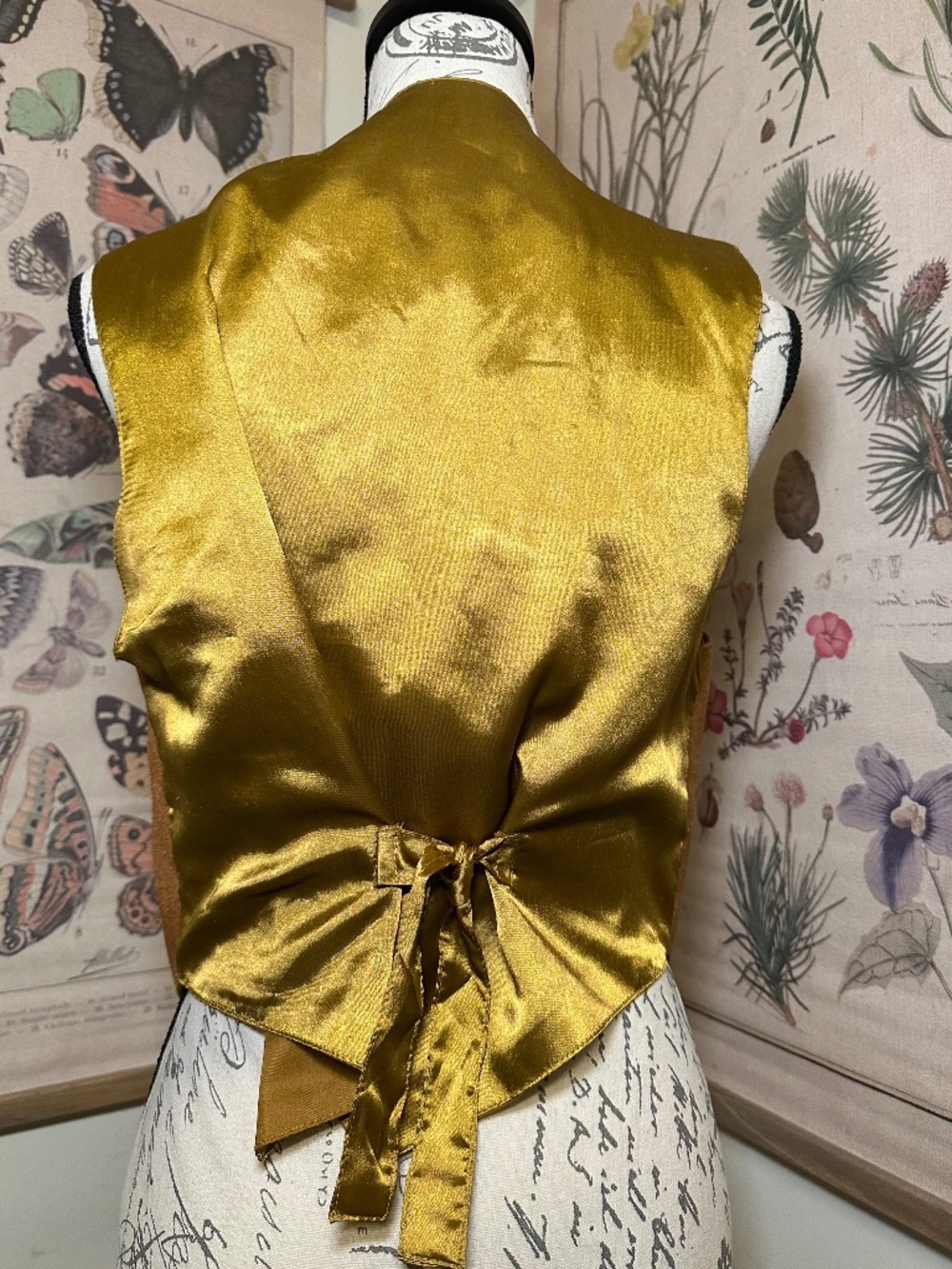 Vintage Tan Leather and Gold Western Style Suede Vest by Katch Me Size Medium - Picture 4 of 12